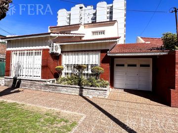 Venta casa 4 ambientes con cochera en Wilde (31928)