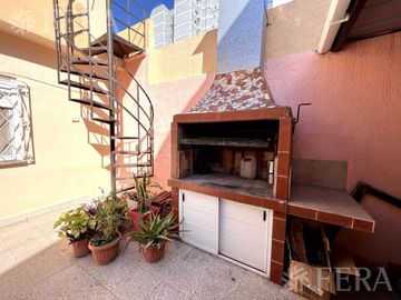 Venta casa 4 ambientes con cochera en Wilde (31928)
