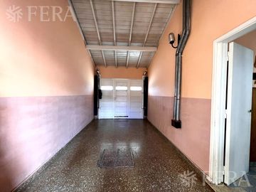 Venta casa 4 ambientes con cochera en Wilde (31928)