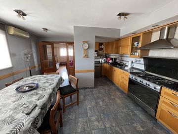 Departamento en Venta - 4 ambientes c/dependencia - Avellaneda