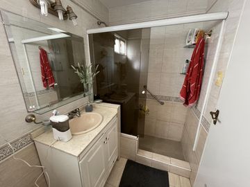 Departamento en Venta - 4 ambientes c/dependencia - Avellaneda