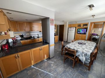 Departamento en Venta - 4 ambientes c/dependencia - Avellaneda
