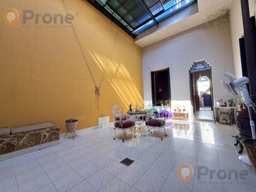 Casa al frente de 3 dormitorios