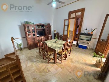 Casa al frente de 3 dormitorios