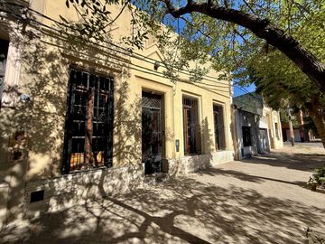 Casa al frente de 3 dormitorios