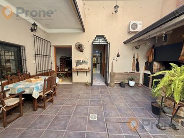 Casa al frente de 3 dormitorios
