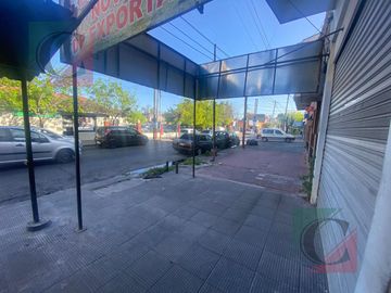 Local  enfrente el hospital  evita Lanús O 10 MIL DOLARES   CUOTAS