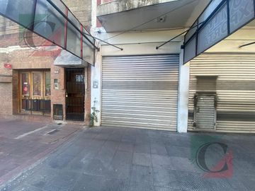 Local  enfrente el hospital  evita Lanús O 10 MIL DOLARES   CUOTAS