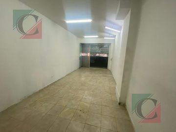 Local  enfrente el hospital  evita Lanús O 10 MIL DOLARES   CUOTAS