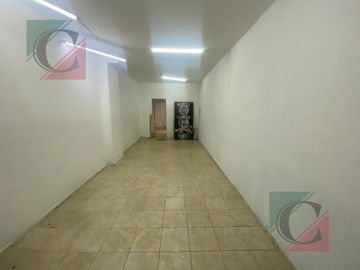 Local  enfrente el hospital  evita Lanús O 10 MIL DOLARES   CUOTAS
