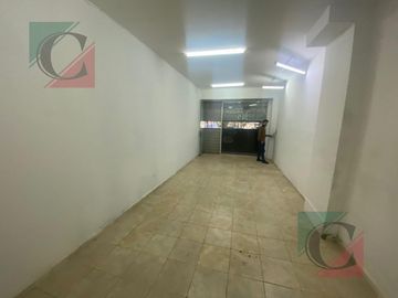 Local  enfrente el hospital  evita Lanús O 10 MIL DOLARES   CUOTAS