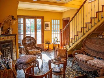Casa de  6 ambientes con cochera y dependencia en venta en Vicente Lopez