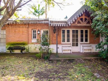 Casa de  6 ambientes con cochera y dependencia en venta en Vicente Lopez