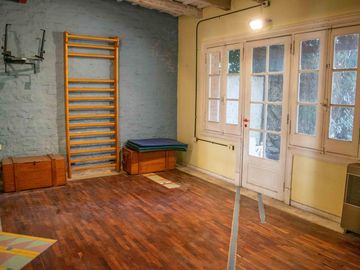 Casa de  6 ambientes con cochera y dependencia en venta en Vicente Lopez