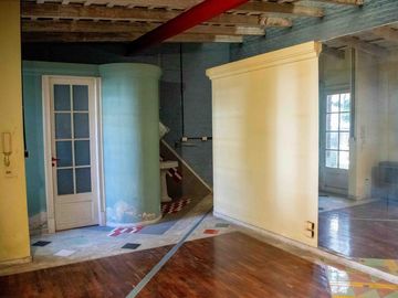 Casa de  6 ambientes con cochera y dependencia en venta en Vicente Lopez