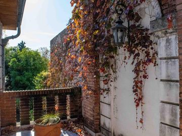 Casa de  6 ambientes con cochera y dependencia en venta en Vicente Lopez