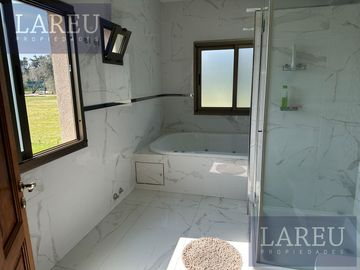 Casa en venta - Casuarinas Del Pilar
