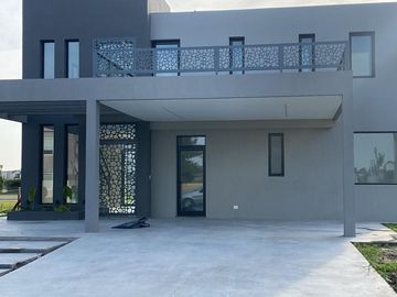Casa en Barrio Cerrado Terralagos