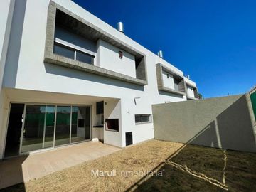 VENTA DUPLEX 3 DORM Housing Chacritas Zona sur Seguridad