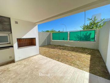 VENTA DUPLEX 3 DORM Housing Chacritas Zona sur Seguridad
