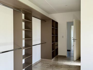 Casa en venta barrio San Felipe Canning