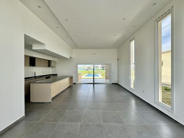 Casa en venta barrio San Felipe Canning