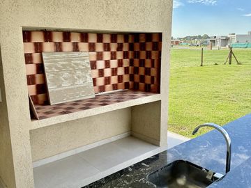 Casa en venta barrio San Felipe Canning