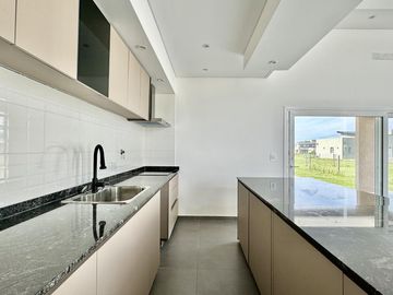 Casa en venta barrio San Felipe Canning