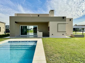 Casa en venta barrio San Felipe Canning