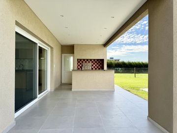 Casa en venta barrio San Felipe Canning