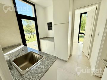753M2 DE LOTE Casa en El Canton - Golf 90 -  A ESTRENAR, CON PISCINA, 4 AMB, COCINA Y PLAYROOM