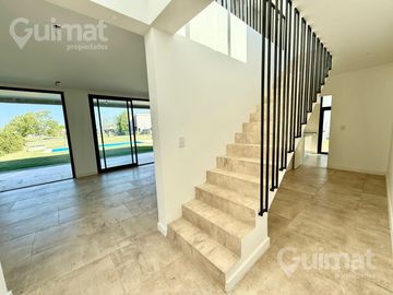 753M2 DE LOTE Casa en El Canton - Golf 90 -  A ESTRENAR, CON PISCINA, 4 AMB, COCINA Y PLAYROOM