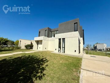 753M2 DE LOTE Casa en El Canton - Golf 90 -  A ESTRENAR, CON PISCINA, 4 AMB, COCINA Y PLAYROOM