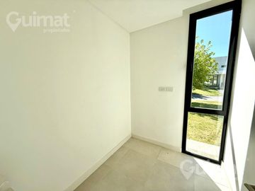 753M2 DE LOTE Casa en El Canton - Golf 90 -  A ESTRENAR, CON PISCINA, 4 AMB, COCINA Y PLAYROOM