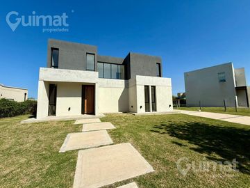 753M2 DE LOTE Casa en El Canton - Golf 90 -  A ESTRENAR, CON PISCINA, 4 AMB, COCINA Y PLAYROOM