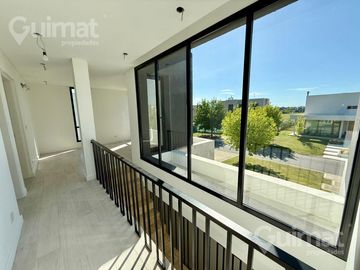 753M2 DE LOTE Casa en El Canton - Golf 90 -  A ESTRENAR, CON PISCINA, 4 AMB, COCINA Y PLAYROOM