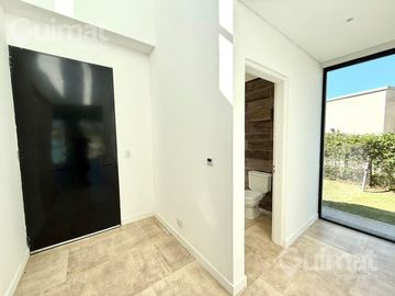753M2 DE LOTE Casa en El Canton - Golf 90 -  A ESTRENAR, CON PISCINA, 4 AMB, COCINA Y PLAYROOM