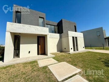 753M2 DE LOTE Casa en El Canton - Golf 90 -  A ESTRENAR, CON PISCINA, 4 AMB, COCINA Y PLAYROOM