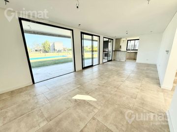 753M2 DE LOTE Casa en El Canton - Golf 90 -  A ESTRENAR, CON PISCINA, 4 AMB, COCINA Y PLAYROOM