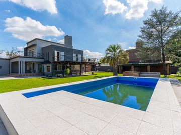 Casa en  Funes