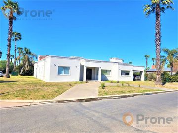 Casa en San Marino (Funes Hills)
