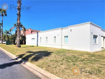 Casa en San Marino (Funes Hills)