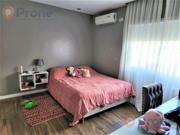 Casa en San Marino (Funes Hills)
