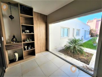 Casa en San Marino (Funes Hills)