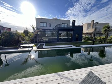 Casa en  el barrio Los Talas Canning
