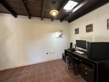 Hermosa Casa en Venta con quincho. Gran terreno, ideal Posada!!!!
