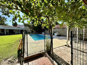 Hermosa Casa en Venta con quincho. Gran terreno, ideal Posada!!!!