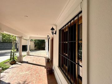 Hermosa Casa en Venta con quincho. Gran terreno, ideal Posada!!!!