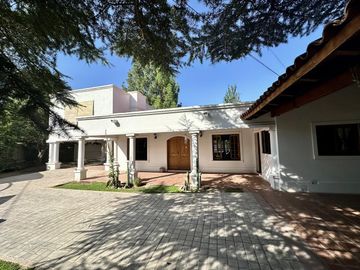 Hermosa Casa en Venta con quincho. Gran terreno, ideal Posada!!!!