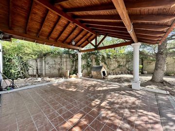 Hermosa Casa en Venta con quincho. Gran terreno, ideal Posada!!!!